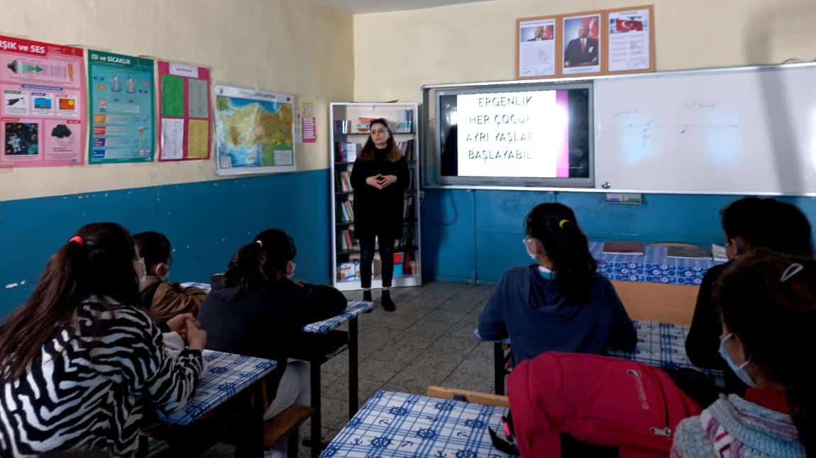 Öğrencilerimize ergenlik dönemi semineri verildi.