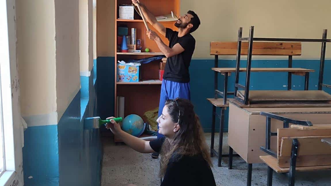 2022-2023 Eğitim Öğretim Yılına hazırlık kapsamında okulumuz öğretmenlerimiz tarafından boyandı