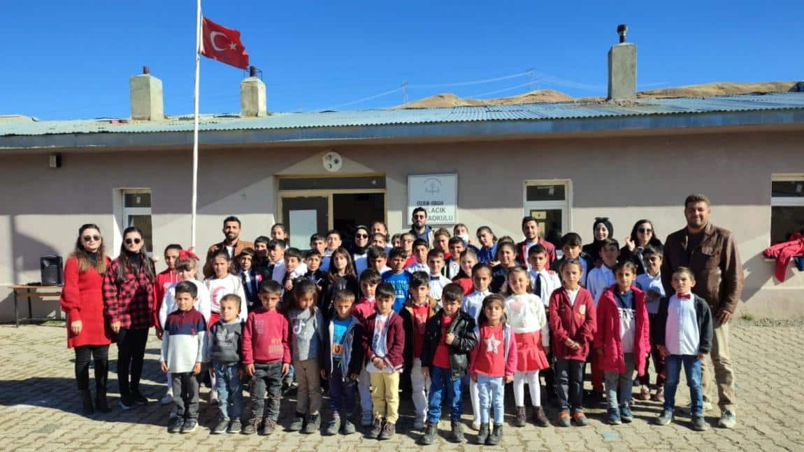 Yaylacık Ortaokulu 29 Ekim Cumhuriyet Bayramını coşku ile kutladı